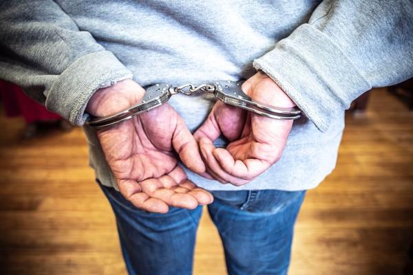 arrest warrant vs no warrant arrest